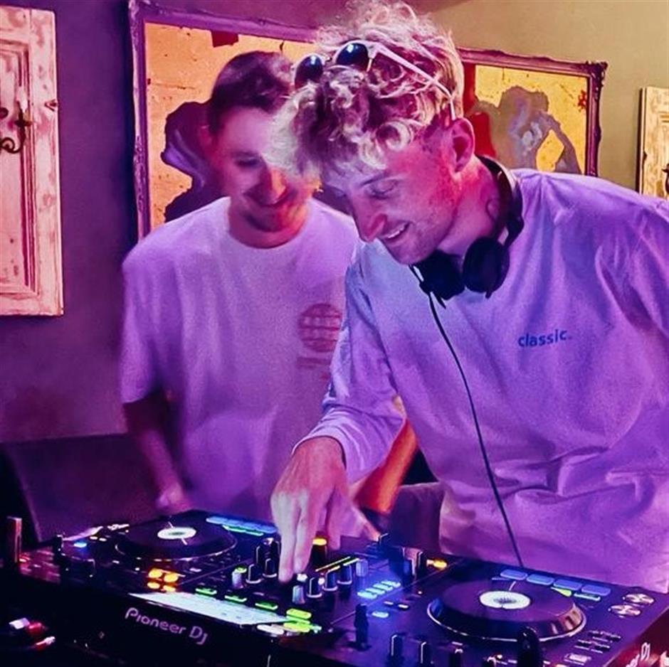 Quarterhouse Lates: AWOL vs. Electric Avenue