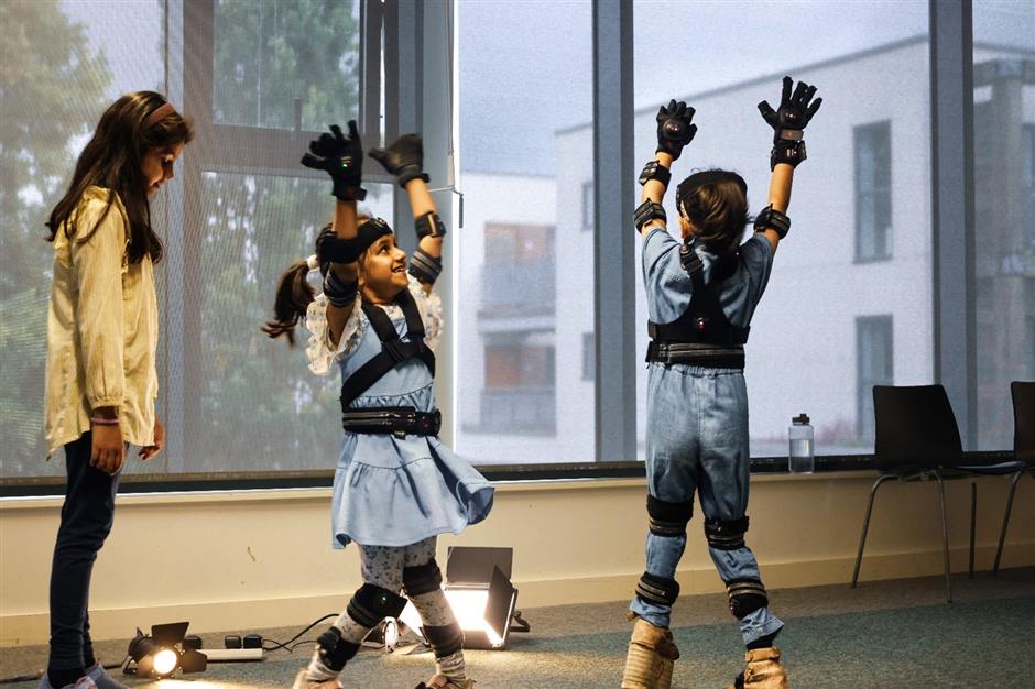 WAVELENGTHS FAMILY DANCE DAY – BRIDGING THE COSMOS with Katie Dale-Everett Dance