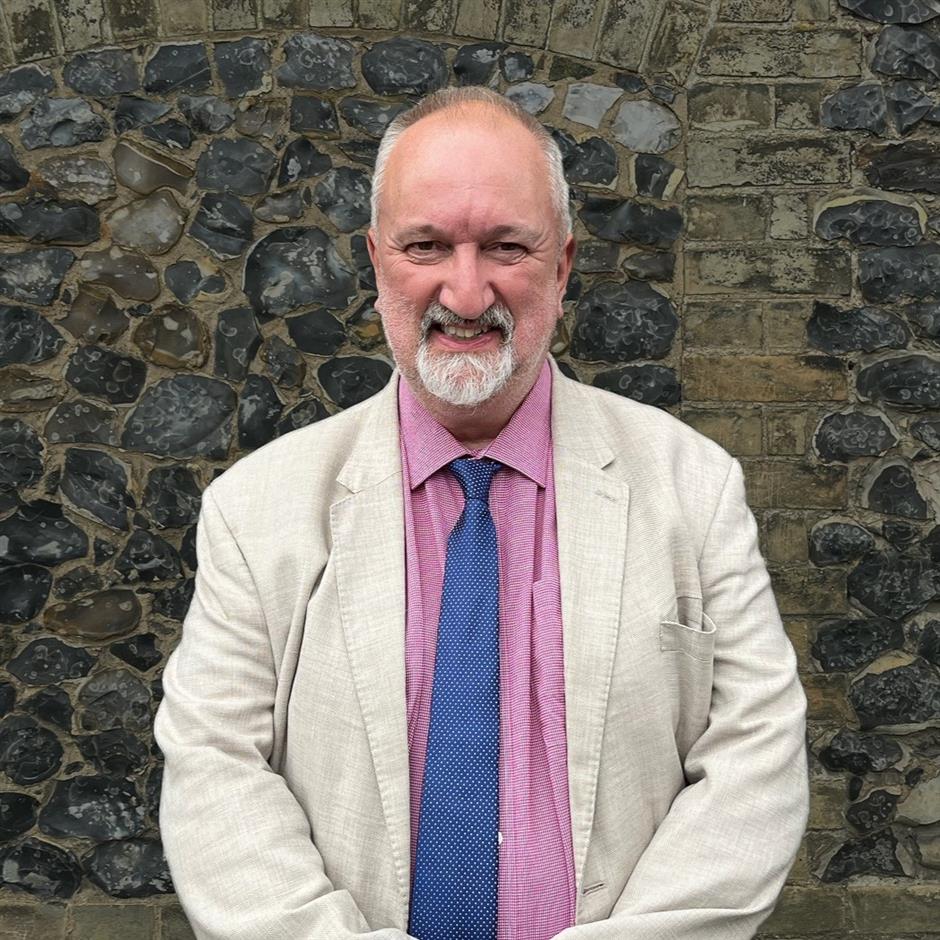 Dr Steven Parissien: Cheers, Britain!